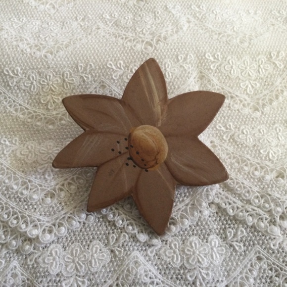 Kristof Mini-Flat Door Basket Wreath Made in Maine & Bonus Flowers and Ornament - Picture 13 of 15